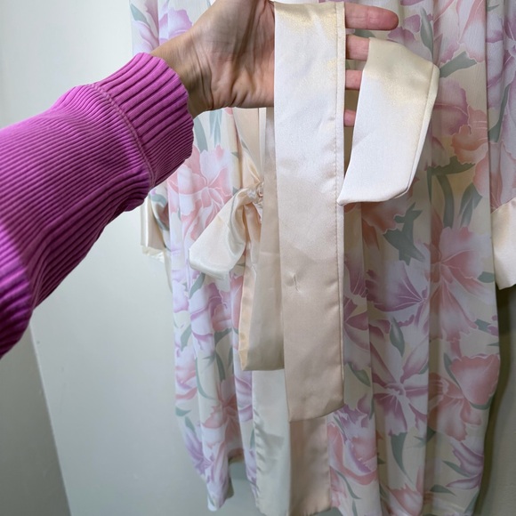 VS VTG Gold Label Pastel Floral Semi Sheer Belted Satin Kimono Hip Pockets Robe - Picture 10 of 15